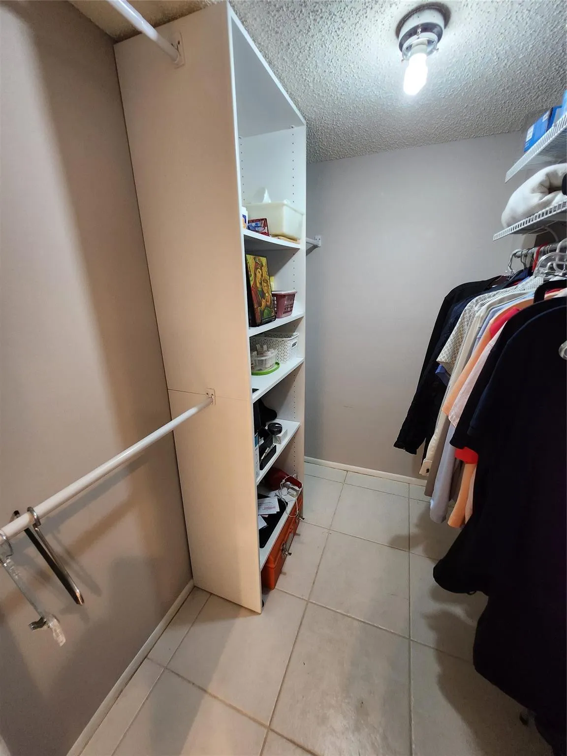 Offers spacious Walk-in Closet.