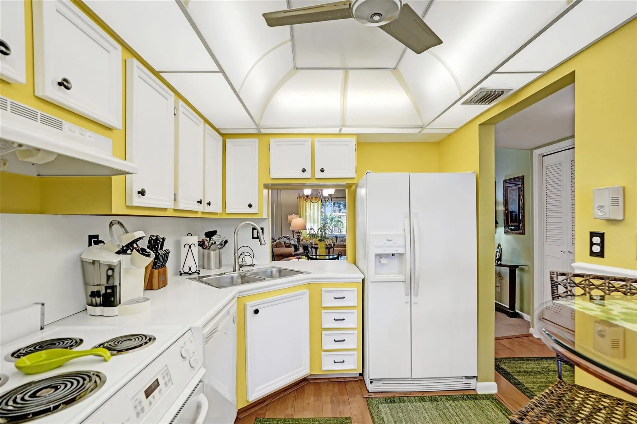 Charming , clean , and beautifully kept kitchen.
