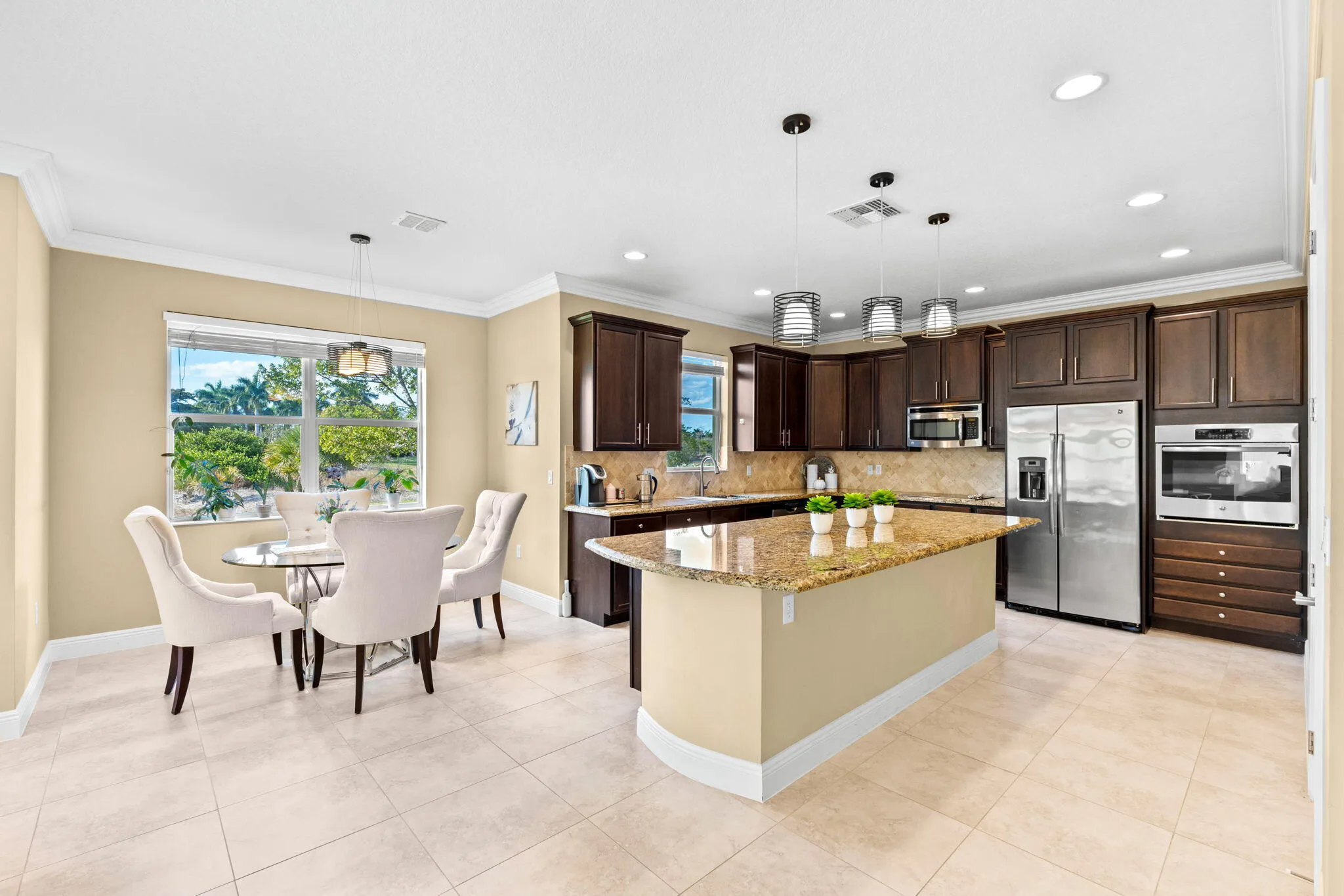 11-web-or-mls-A7404683