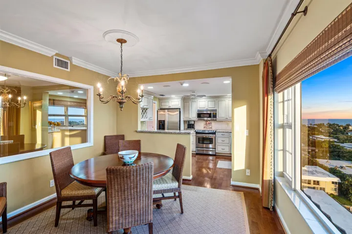 DINING_TO_KITCHEN_DT