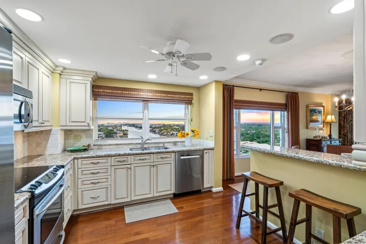 KITCHEN_STRAIGHT_@_DT