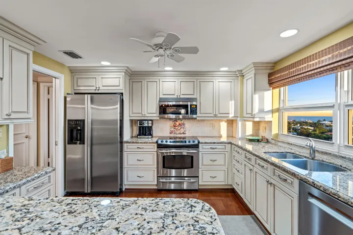 KITCHEN_STRAIGHT_@_DT