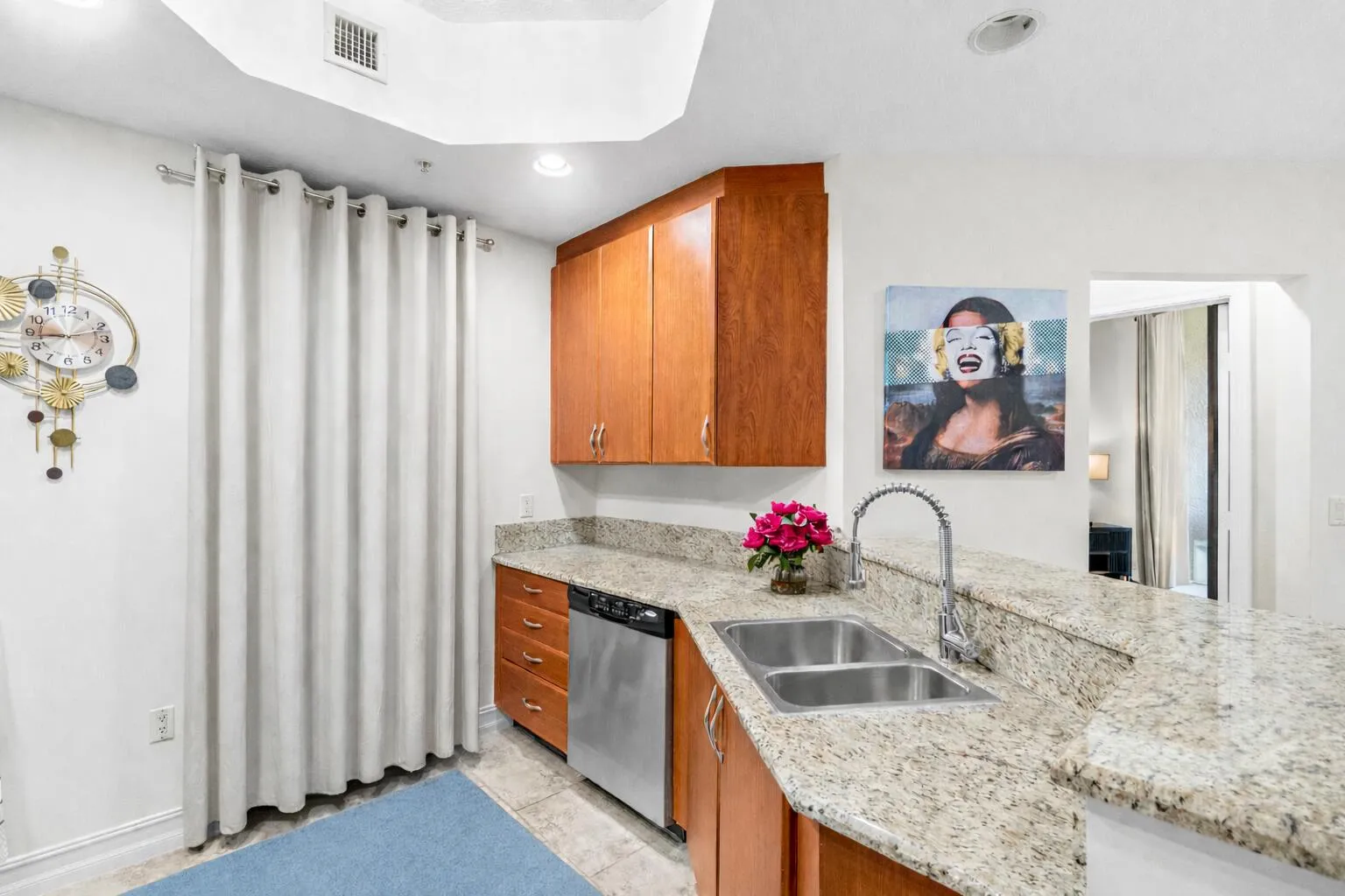 Spacious Counter Tops