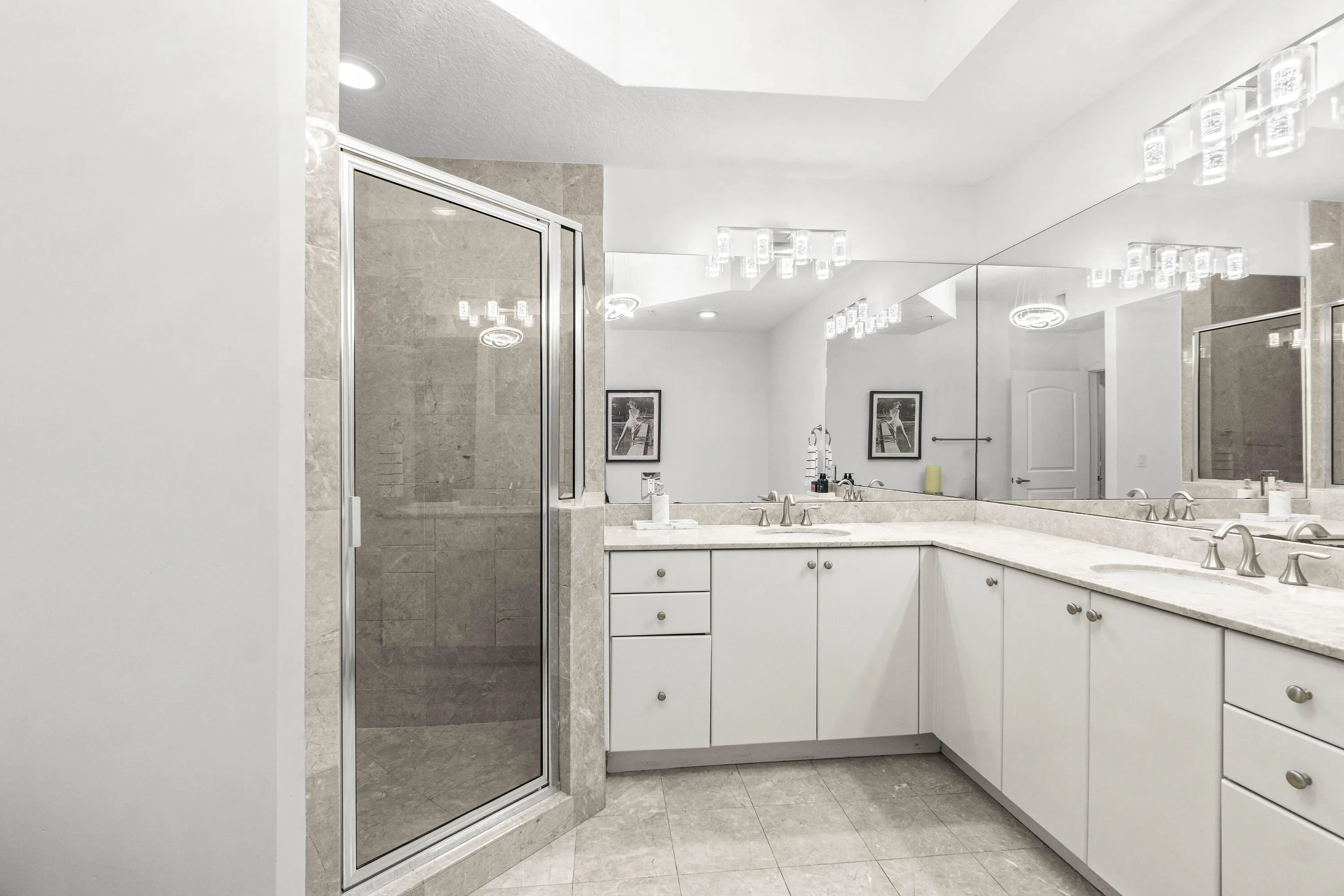 Primary Bathroom w/ Dual Sinks