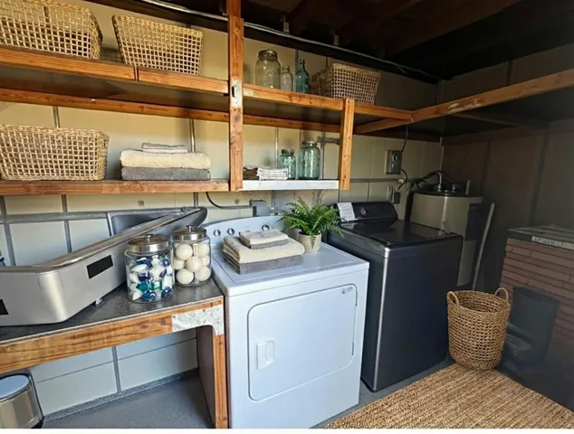 SHARED LAUNDRY ROOM