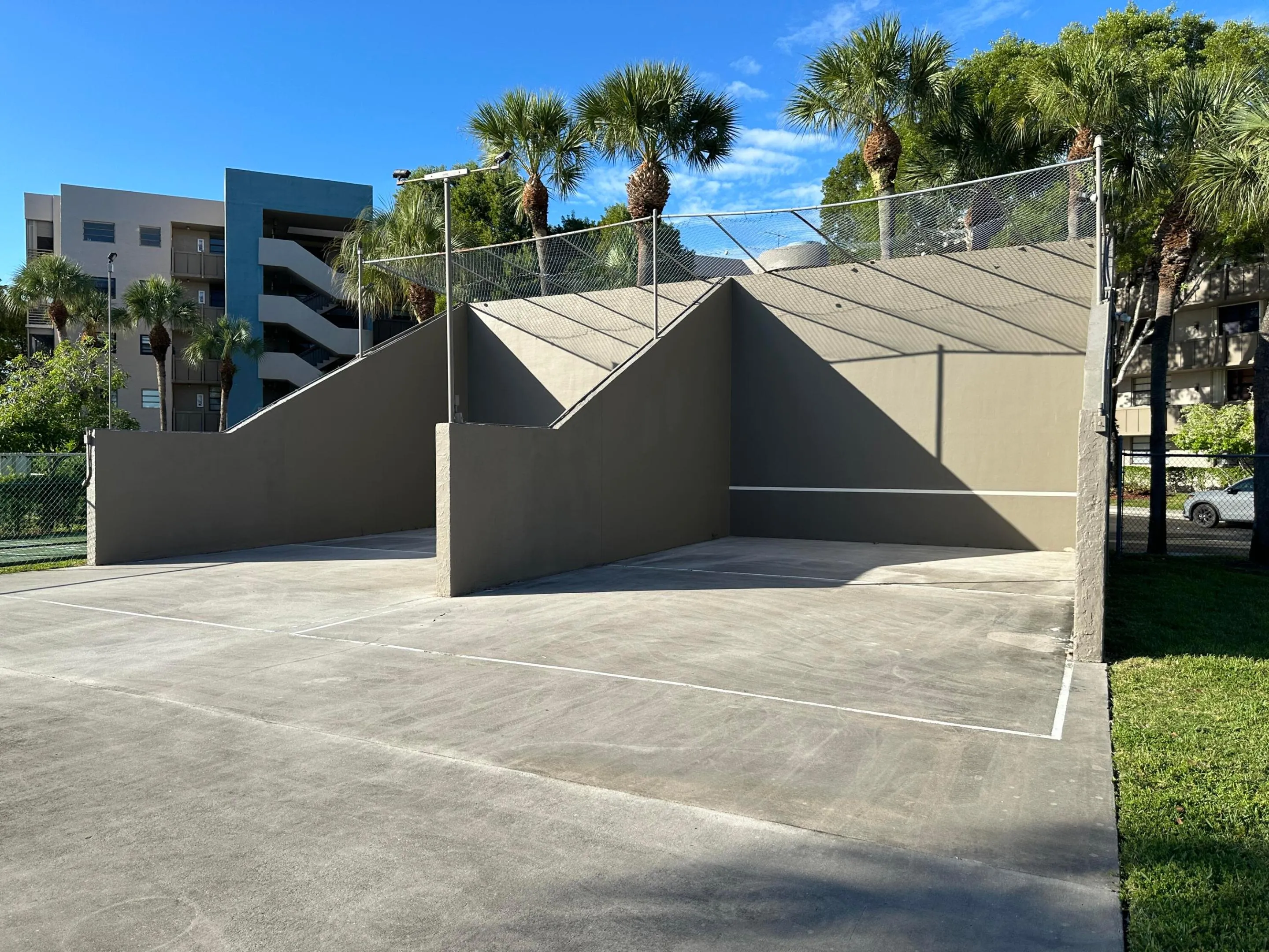 Paddleball court