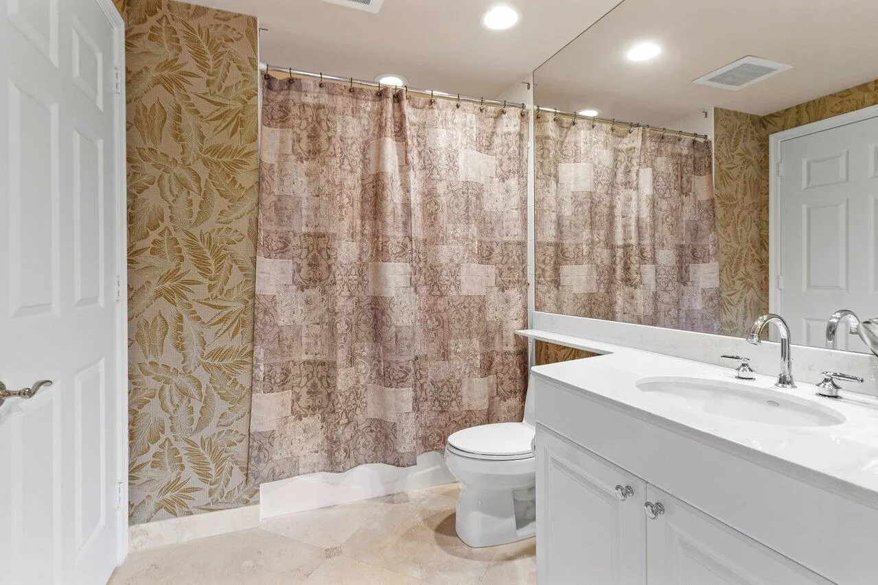032-500SouthUSHighway1-202-Jupiter-FL-33