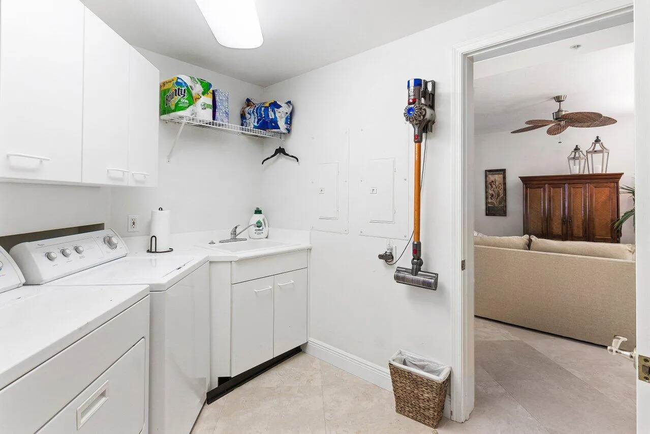 031-500SouthUSHighway1-202-Jupiter-FL-33