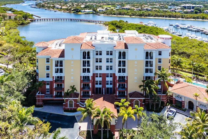 040-500SouthUSHighway1-202-Jupiter-FL-33