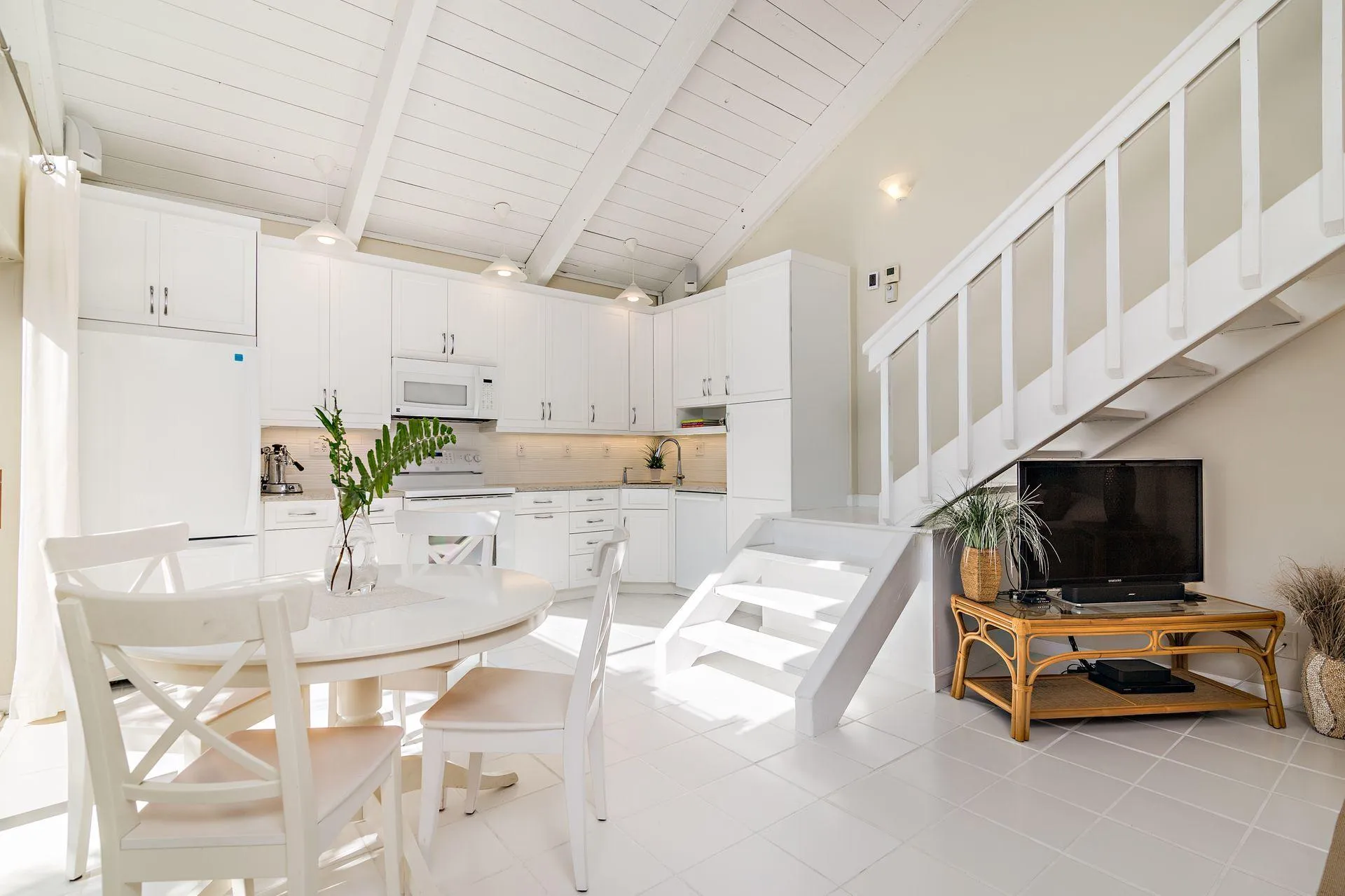 8G Dining & Kitchen