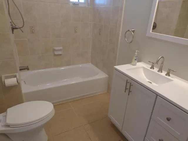 209C Bathroom-a