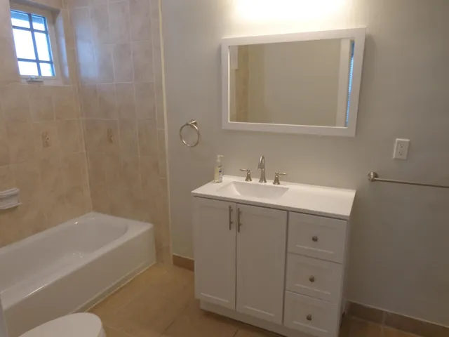 209C Bathroom-c