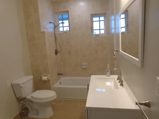 209C Bathroom-d