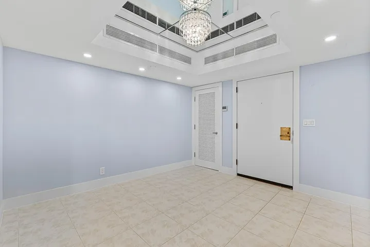 100-Lakeshore-Dr-252-HigMedia-002-1280