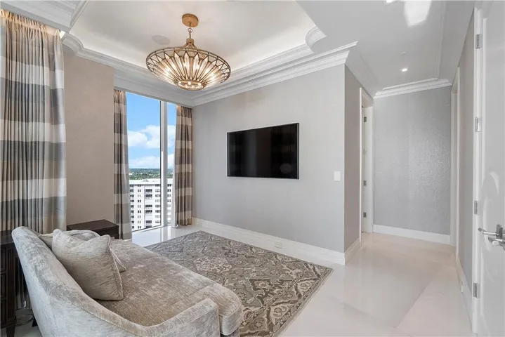 MASTER BEDROOM SUITE