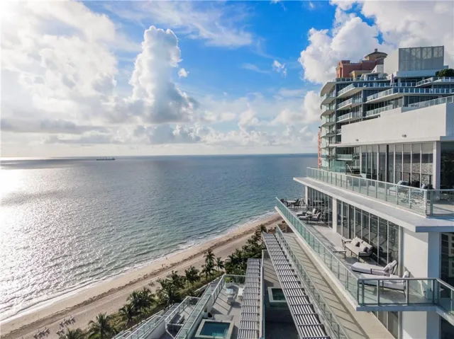 N1701 2 STORY GRAND PENTHOUSE