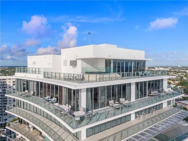 N1701 2 STORY GRAND PENTHOUSE