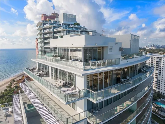 N1701 2 STORY GRAND PENTHOUSE