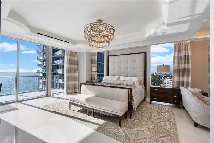 MASTER BEDROOM SUITE