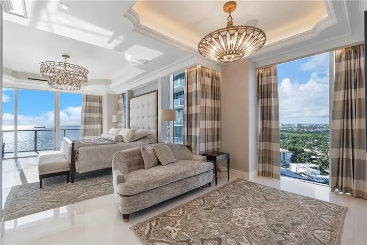 MASTER BEDROOM SUITE