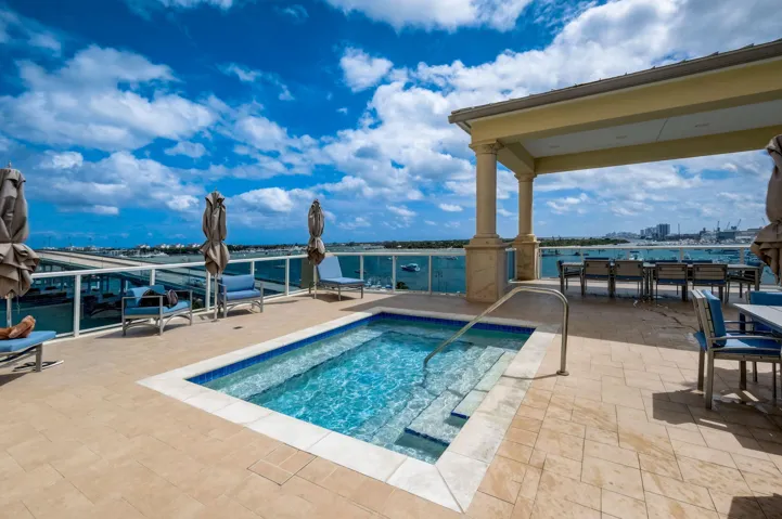96-web-or-mls-Lake Shore Dr 2106-096