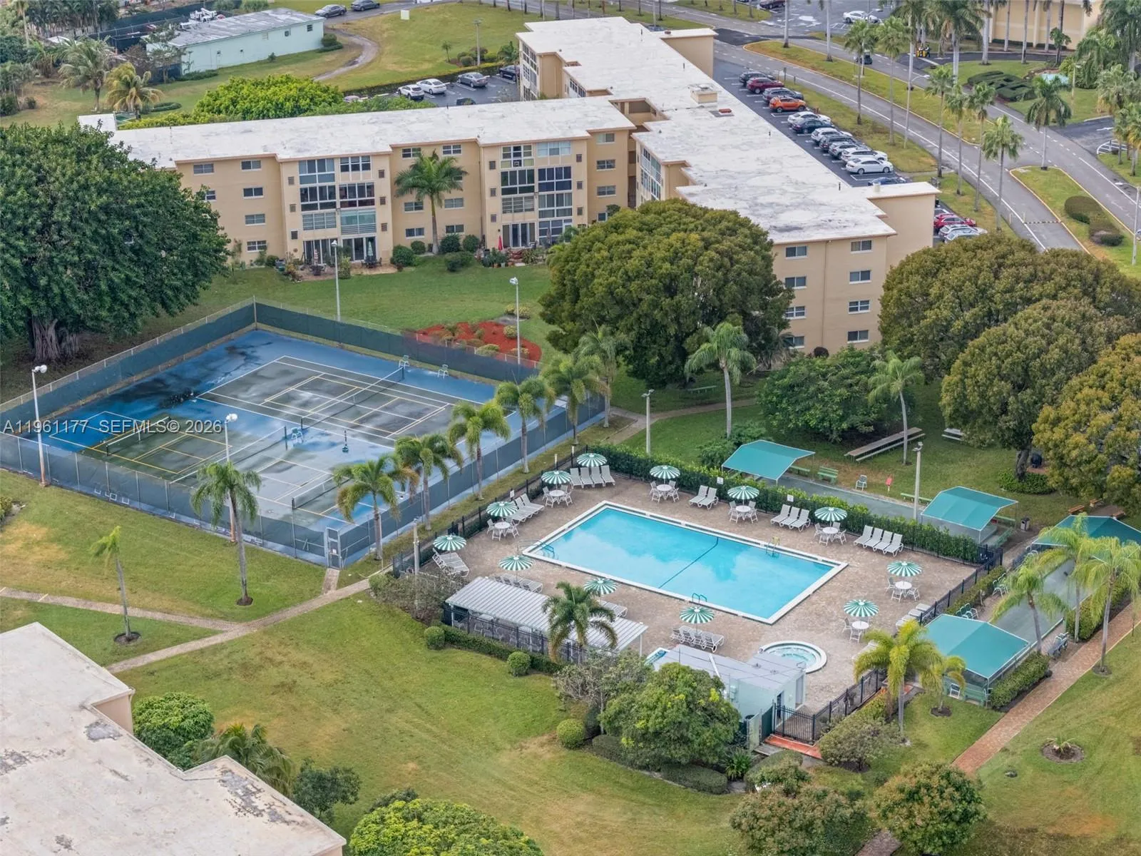 Pool & Tennis court