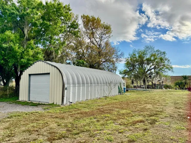 Garage/workshop