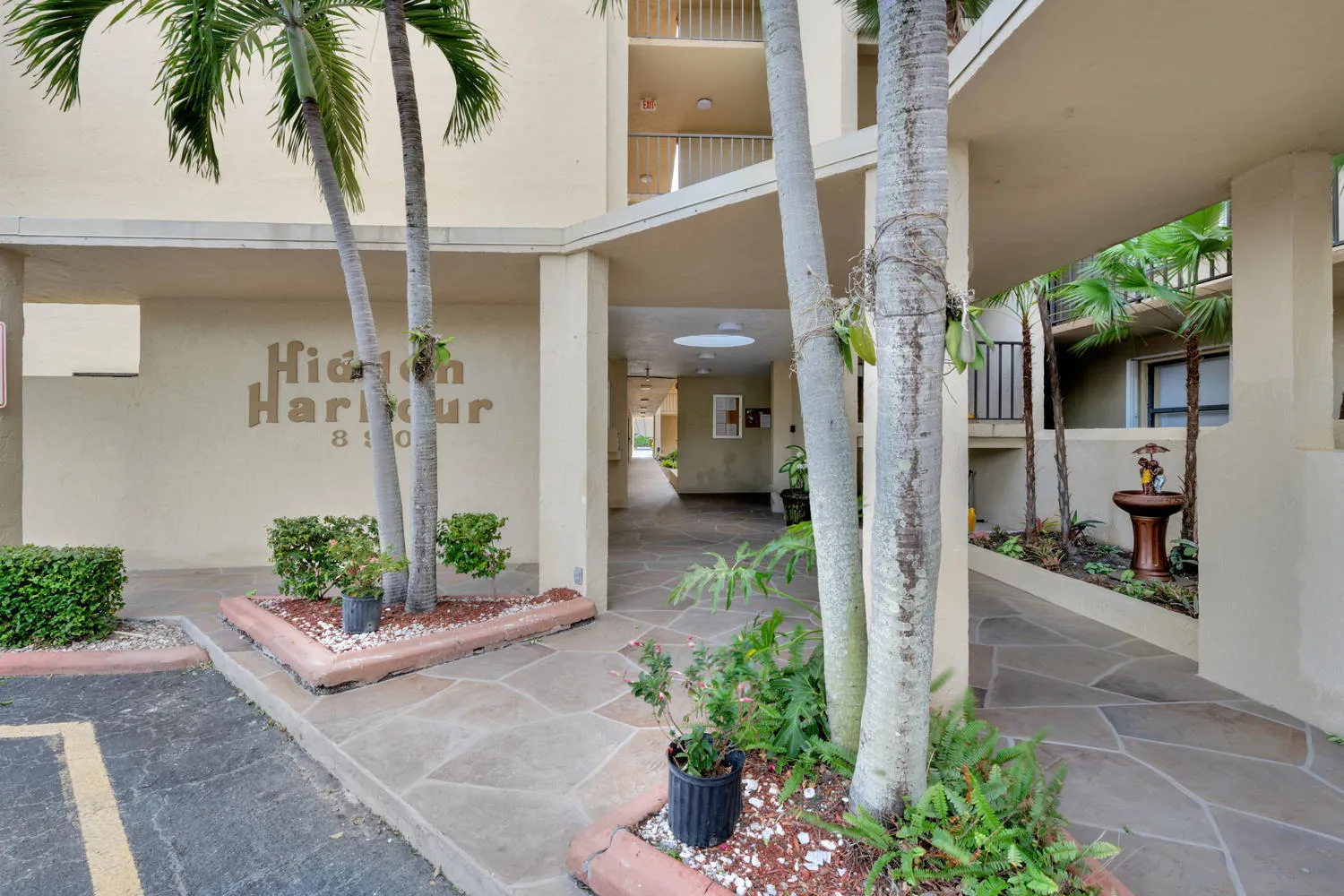 890 N Federal Hwy Unit 104-large-019-013
