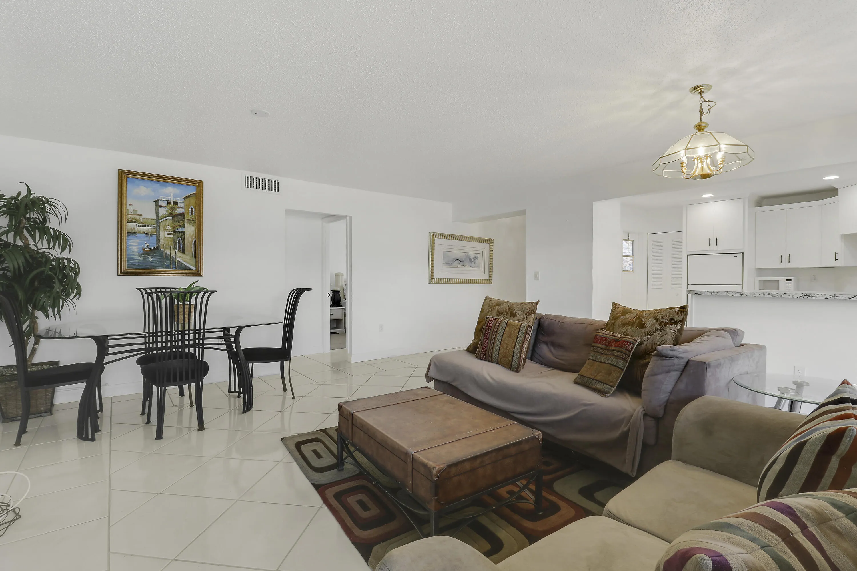 Living Room/ Dining Area