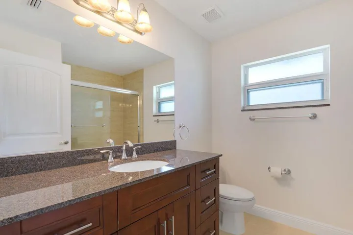 Bathroom 2o