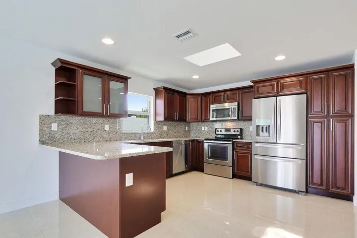 RENTAL Kitchen 121 Swain o