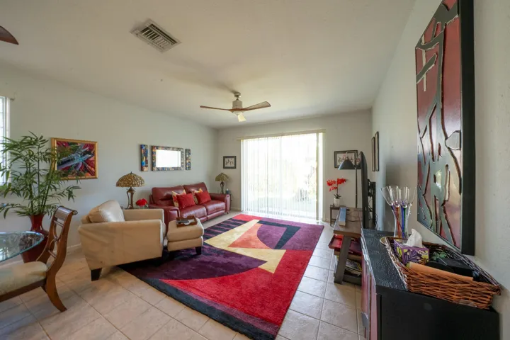 2BR05828-HDR-2