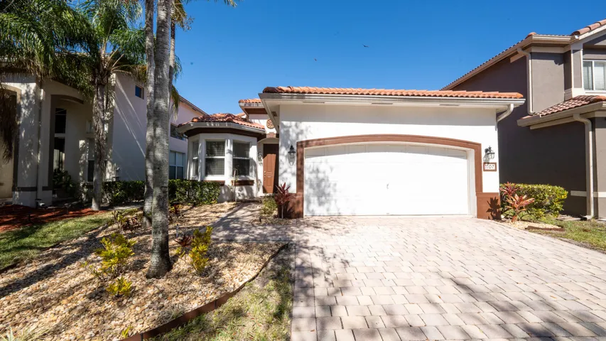 2BR05765-HDR