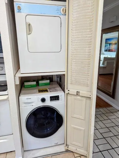 IN-WASHER AND DRYER