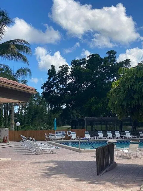 VISTAS POOL