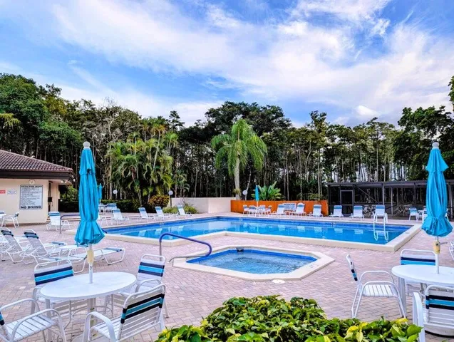 CLUBHOUSE POOL DECK