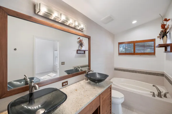 3800 Woodfield Dr-26