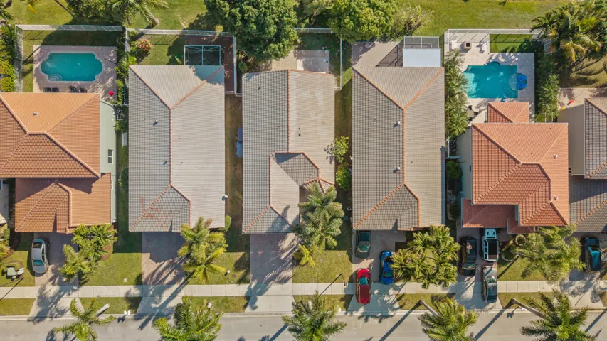 3800 Woodfield Dr-43