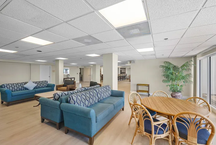 CLUBHOUSE