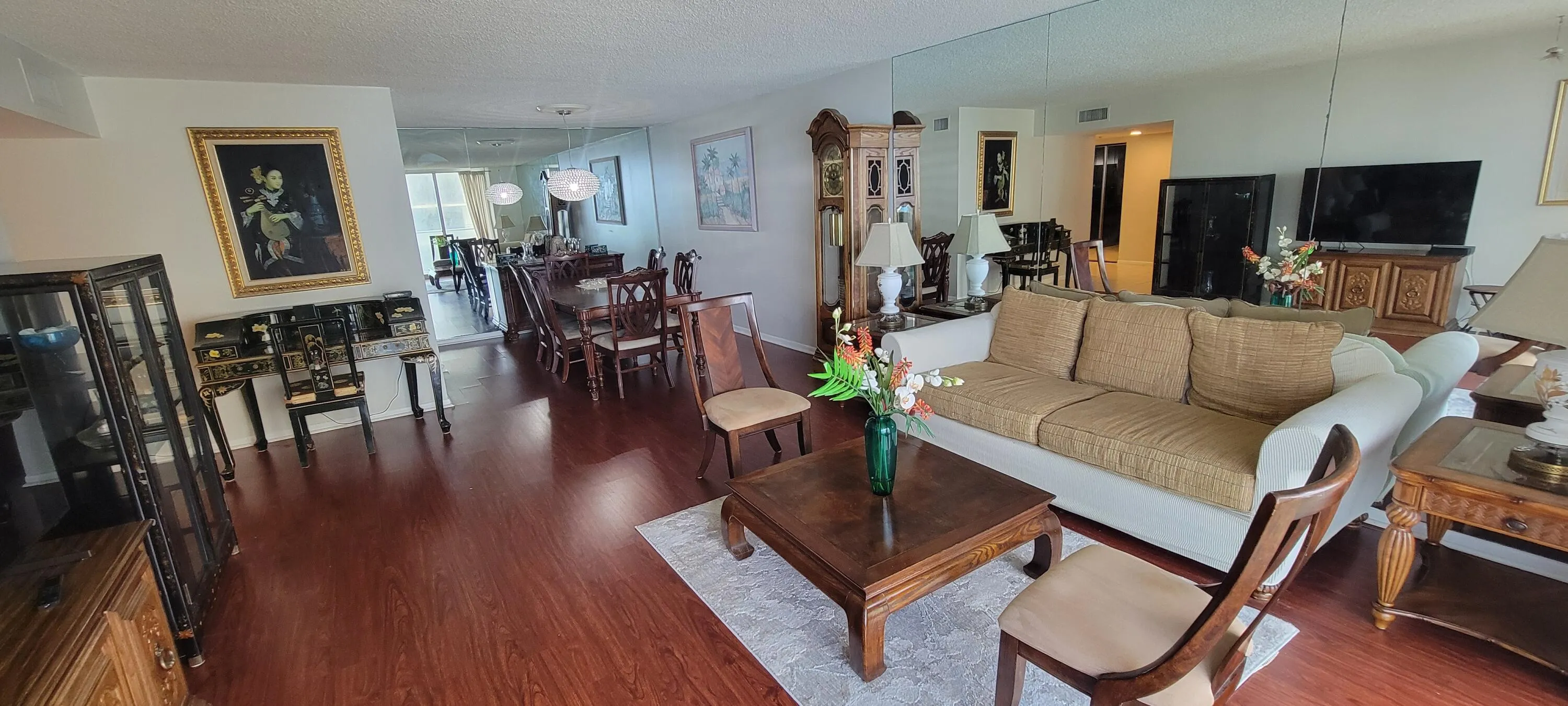 living room to Dining room