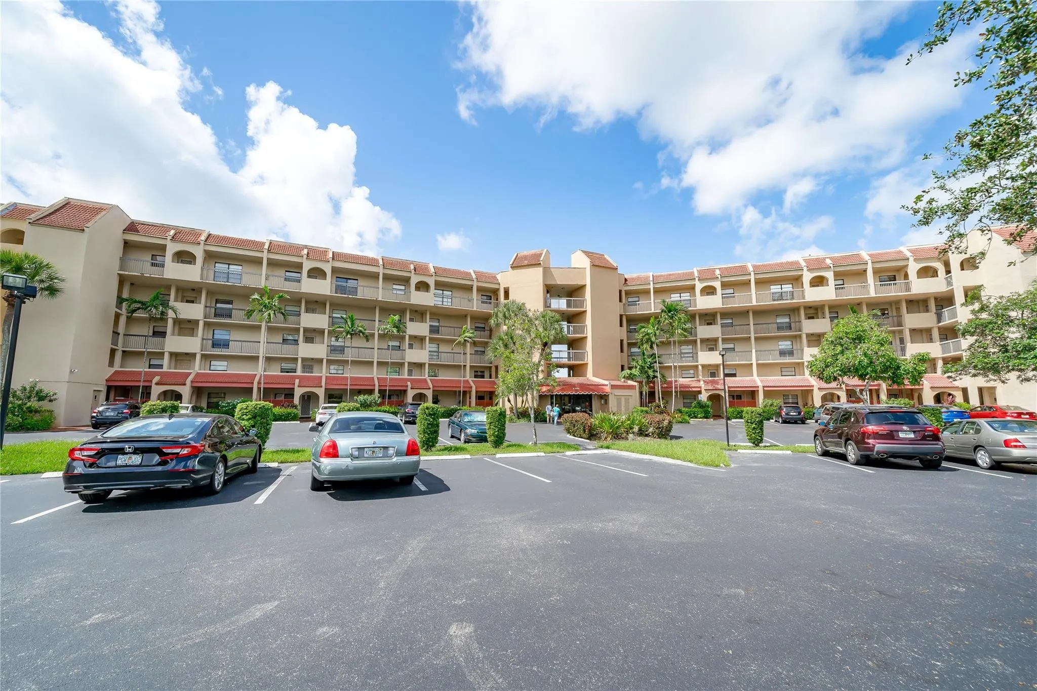 BUILDING FRONT & PARKING LOT