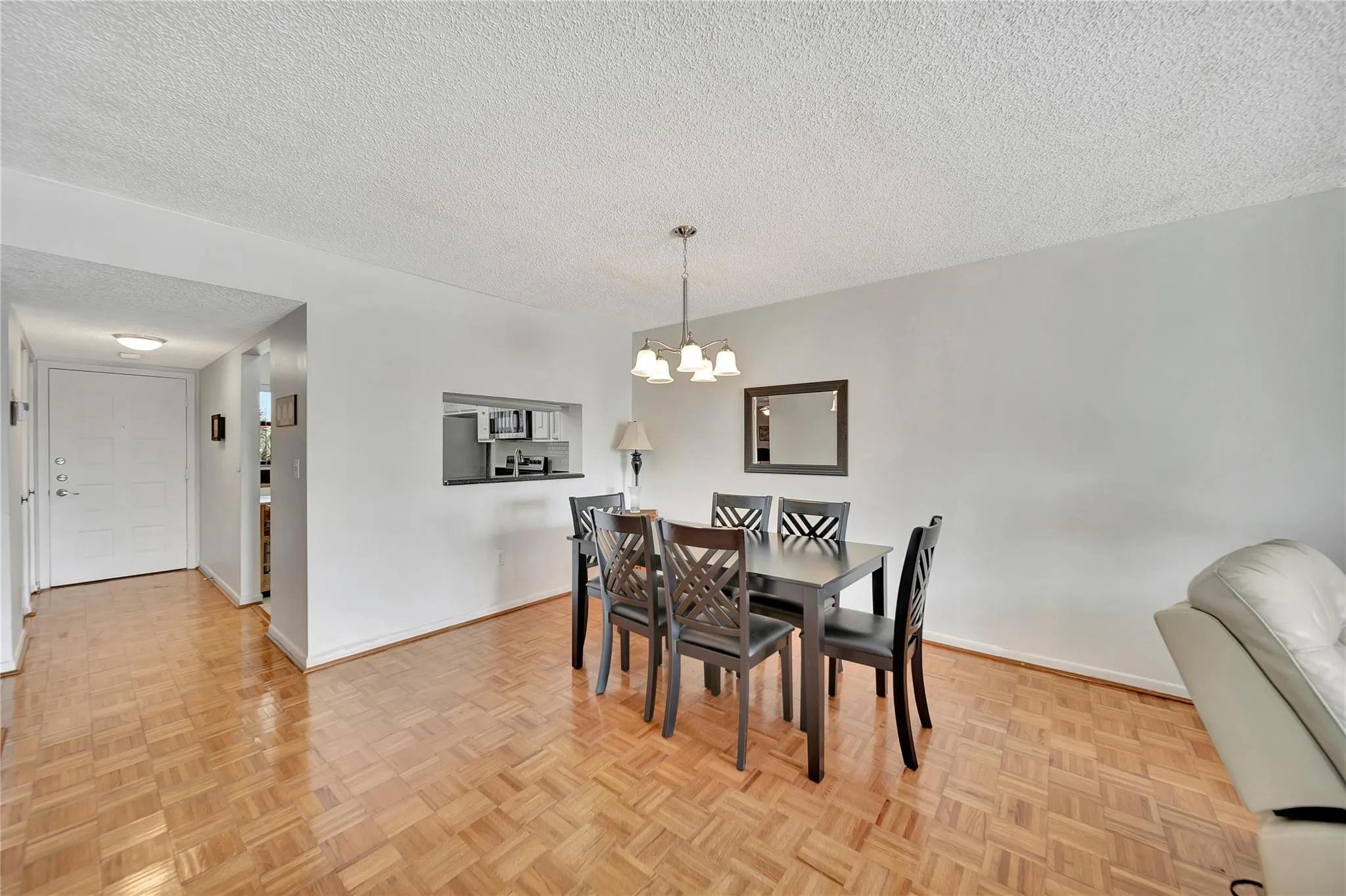 DINING ROOM & ENTRYWAY
