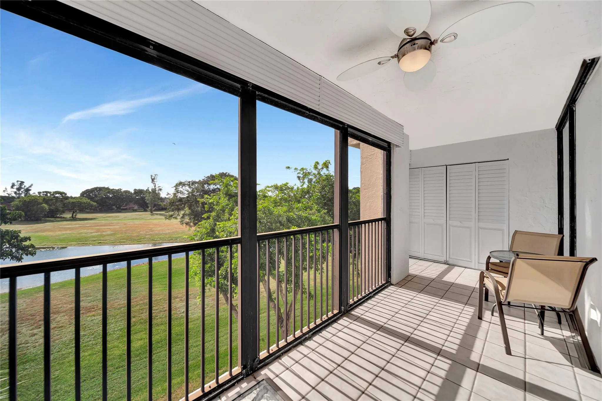 GORGEOUS BALCONY VIEW & LARGE SCREENED BALCONY