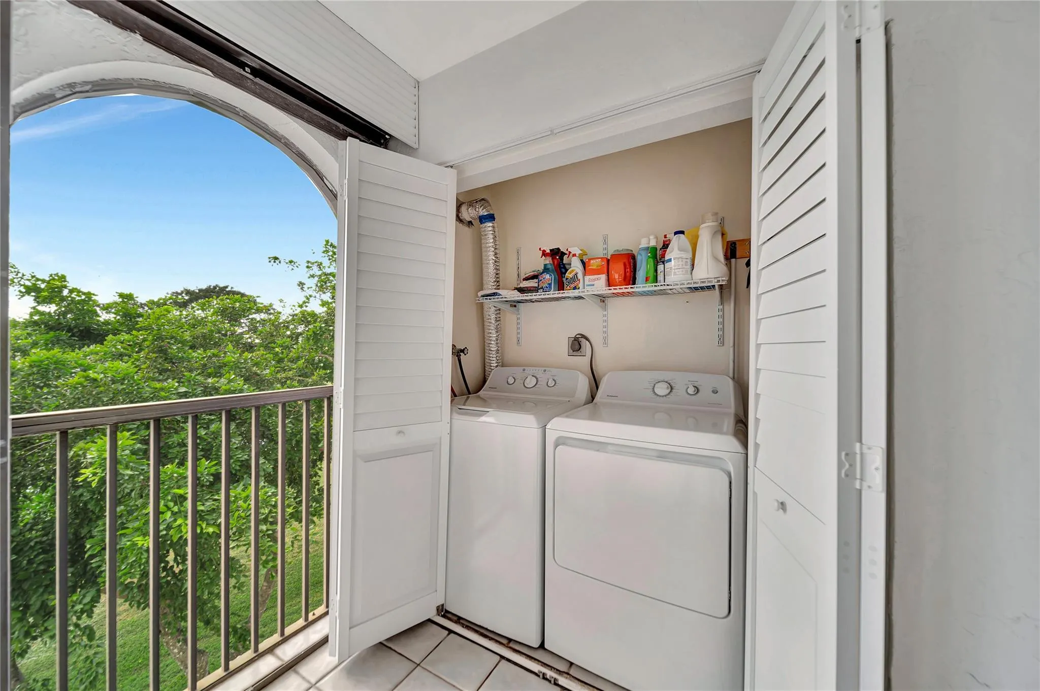 IN-UNIT WASHER & DRYER