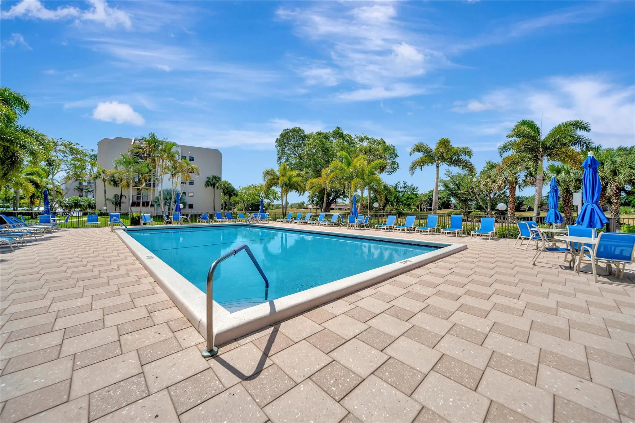 HEATED POOL & LARGE POOL DECK