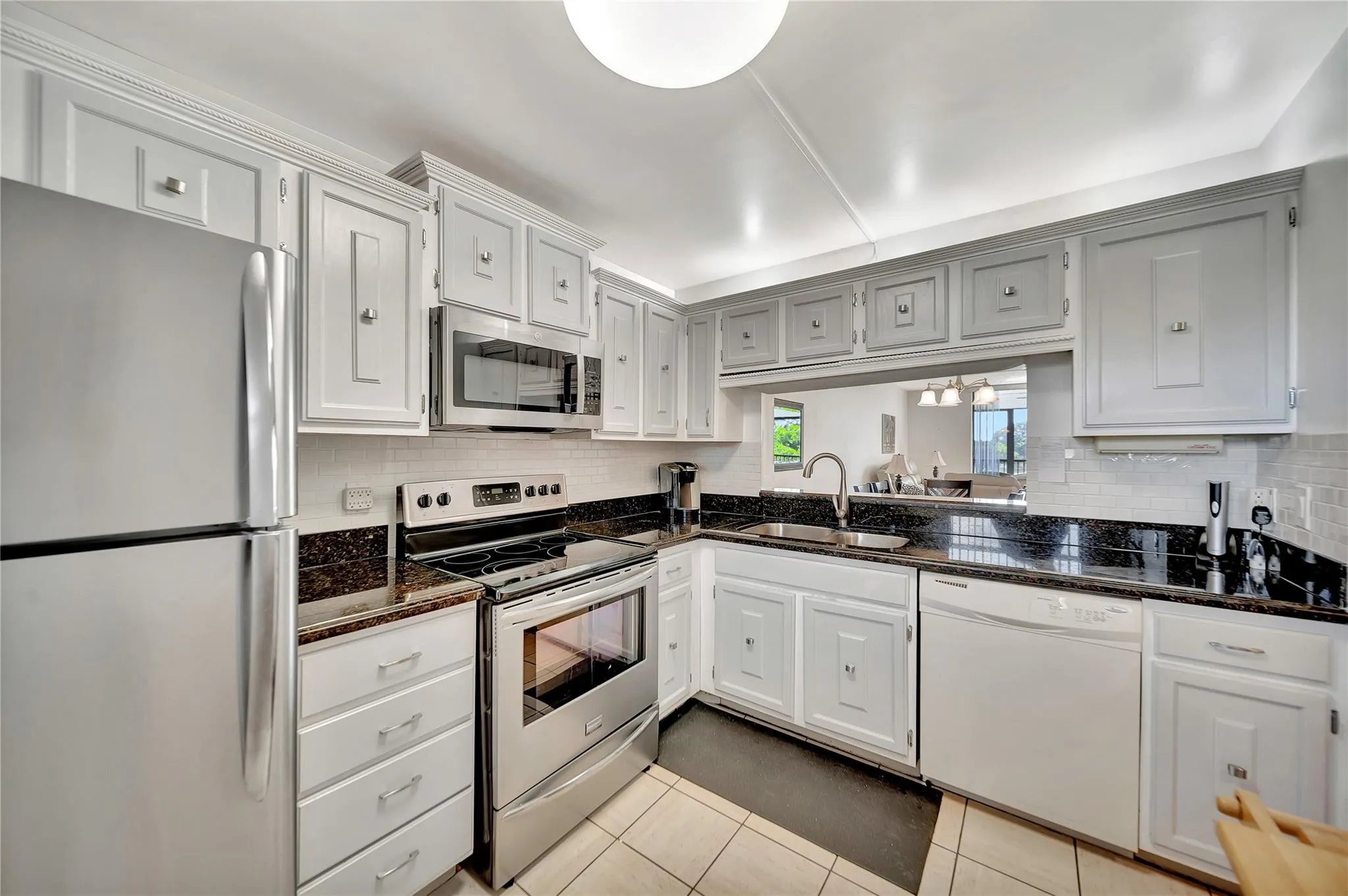 KITCHEN WITH PASS-THROUGH