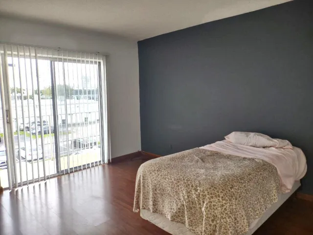 Hallandale Mariana 8