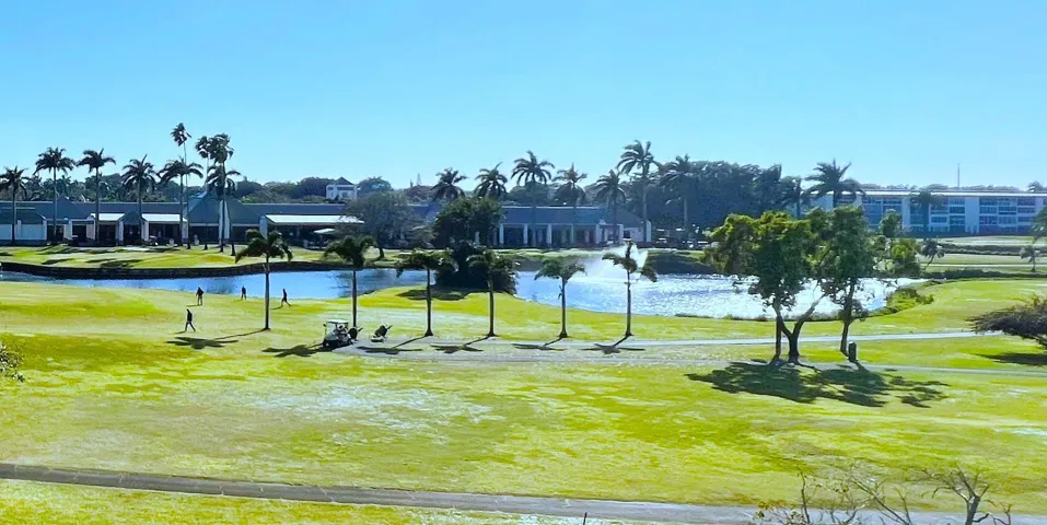 Spectacular Golf/Water/Clubhouse iew
