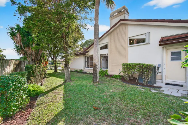 Large Side yard