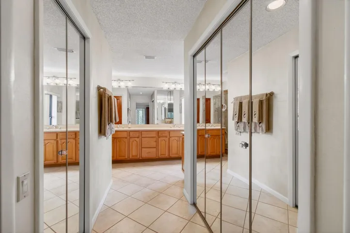 2 Closets
